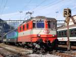 Re 4/4 II 11108 bei der Ausfahrt in Erstfeld mit IR nach Locarno am 29.09.2007