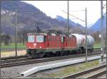 Re 4/4 II 11249 und 11xxx auf dem Weg zur Zementfabrik Untervaz bei Zizers.