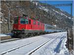 Die SBB Re 4/4 II 11206, statt wie erhofft eine Re 484, mit einem EC von Milano nach Basel bei der Durchfahrt in Hohtenn am 17.