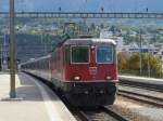 SBB - Re 4/4 11131 vor einem Regionalzug im Bahnhof von Brig am 20.09.2007