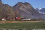 Re 4/4 11150 am 25.12.07 mit RE 3811 zwischen Trbbach und Sargans 