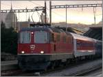 Re 4/4 II 11116 bringt den eingefahrenen CNL (in wieder mal gemischter Bemalung) in die Abstellanlage Herdern bei Zrich Altstetten.