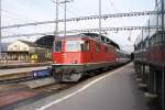 Die Re 4/4 II 11116 fhrt am 26.1.08 mit dem EC 115 aus dem Bahnhof Olten aus.