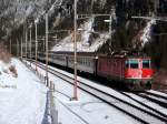 Re 4/4 II 11159 mit IR nach Locarno am 23.01.2008 kurz vor Gschenen.