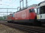 Stossende Re 460 und Re 4/4 II am IR Zrich-Bern (via Burgdorf) am 19.07.2007 kurz nach Aarau.