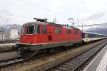 SBB Re 4/4 II 11227 mit dem R 6347 bei der Einfahrt in den Bahnhof Olten, am 9.12.07.