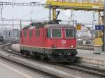 SBB - Re 4/4 11217 beim verlassen des Hauptbahnhofes von Zrich am 04.01.2008