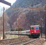 Re 4/4 II 11210 mit EC nach Basel bei Faido am 25.03.2008