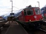 Re 4/4 II 11228 mit IR nach Basel bei der Ausfahrt in Flelen am 26.03.2008