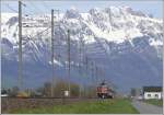 RE3811 in der weiten Ebene bei Sevelen vor dem Alpsteinmassiv zwischen Staubern Kanzel und Saxerlcke.