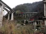 Zwei IRs sind am 03.04.2008 in der Biaschina Schlucht unterwegs.Einmal mit Re 460 069 auf der mittleren Ebene und mit der ebenzuvor bereits abgelichteten Re 4/4 II 11156