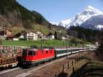 Re 4/4 II 11175  mit IR nach Locarno bei Intschi am 26.03.2008