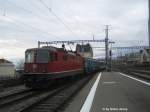 Re 4/4'' 11146 fhrt am 23.4.08 mit einem RE in Lausanne ein.