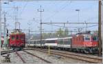 Whrend Re 4/4 II 11215 mit Rheintal Express nach Chur ausfhrt, wartet der ABDeh 2/4 24 vor dem Einfahrsignal von Rorschach auf die Weiterfahrt.