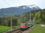 Re 4/4 II 11207 mit IR nach Locarno am 02.05.2008