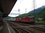 IR mit zwei Re 4/4 II und gemieteten FS-Wagen (wegen der EM) am 07.06.2008 bei Lavorgo.