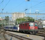 Re 4/4 II mit dem Talgo-Nachtzug EN 273 Barcelona - Zrich bei der Einfahrt in Bern am 27.