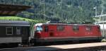 Re 420 11133 vor einem IR im Bahnhof Airolo auf dem Weg nach Norden.