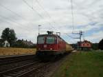 Re 4/4 II 11246 mit Postzug bei Deitingen am 08.07.2008