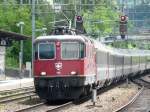 SBB - Re 4/4 11205 mit Schnellzug unterwegs bei der Durchfahrt im bahnhof Liestal am 03.08.2008