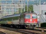 SBB - Re 4/4 11139 mit Schnellzug bei der durchfahrt im Bahnhof von Lenzburg am 05.09.2008