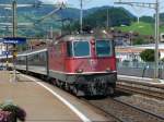 SBB - Re 4/4 11173 mit Schnellzug unterwegs ins Tessin bei der einfahrt in den Bahnhof von Schwyz am 08.09.2008