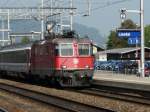 SBB - Re 4/4 11219 mit Schnellzug unterwegs bei der Durchfahrt im Bahnhof von Liestal am 19.09.2008