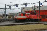 Re 4/4 11141 uund Ee 3/3 16440 am 09.02.2009 im Lokdepot Biel/Bienne.