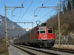 Re 4/4 II 11196 mit CIS-Ersatzzug am 13.03.2009 bei Castione.