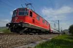 Re 4/4 11126 an der Spitze eines InterRegio nach Basel.