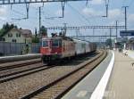 SBB-Cargo: Mit einem kurzen Gterzug durchfhrt die Re 4/4  11294 am 16.7.09 den Bahnhof Rothrist.