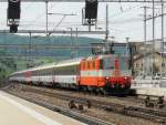 SBB - Re 4/4 11109 vor Schnellzug bei der Durchfahrt im Bahnhof Liestal am 11.05.2009