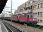 SBB - Re 4/4 11232 und Re 6/6 vor Gterzug im Bahnhof Muttenz am 11.05.2009