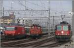 Re 460 082-1, Ee 3/3 16351 und Re 4/4 II 11200 in Zrich HB.