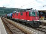 SBB - Re 4/4 11366 mit Messzug und am Schlus die Ae 6/6 11435 im Bahnhof von Biel am 23.06.2009