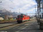 Re 4/4'' 11200 mit einem REX (Rheintal Express) nach St.Gallen am 27.11.09 in Sargans. Diese Re 4/4'' gehrte zu jenen 6 Loks, die vor Jahren mit einem DB-Pantograph fr die EC 19x ausgerstet wurde. 2003 bernahmen diese Traktion die Cargo Re 421 und die Re 4/4'' 11195-11200 wurden wieder ''helvetisiert'', wo sie zusammen mit anderen Re2 eingesetzt werden.