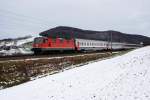 Re 4/4 II 11200 bringt am 22.12.09 den IR 90 nach Frick.