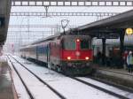 SBB - Re 4/4 11225 vor IR St.Gallen - Chur bei der einfahrt in den Bahnhof Buchs/SG um 17.57 am 06.03.2010