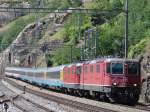 Re 4/4 11210 und eine weitere Re 4/4 am 12.7.05 in Lalden