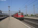 Re 4/4'' 11271 + 11283 am 21.4.2010 in Pratteln mit einem lzug.