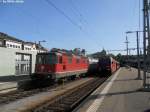 Whrend sich links die Re 4/4'' 11135 auf den Weg nach Singen mit dem IC 182 nach Heidelberg Hbf macht, ist fr die Re 460 074-8 Endstadtion in Schaffhausen, denn die Re 460 sind zwischen Schaffhausen