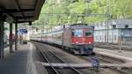 IR nach Locarno am 31.05.10 bei der Einfahrt in Bellinzona mit der Re 4/4  11126.