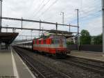 Re 4/4'' 11109 am 12.6.2010 bei der Durchfahrt in Dietikon mit dem IR 781.