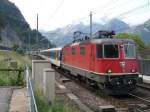 Re 4/4 11216 mit Inter Regio in Sisikon.