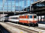 SBB - Re 4/4  11108 vor Schnellzug im Bahnhof Basel SBB am 24.05.2010