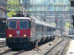 SBB - Re 4/4 11218 mit Schnellzug bei der Durchfahrt im Bahnhof Liestal am 24.05.2010