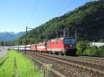 IR 2272 mit Re 4/4 11116, 11108 und 11130 bei Schwyz, 31.07.2010.