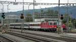 Die Re 4/4  11131 fhrt am 27.08.10 mit einem Entlastungs-IR in Rotkreuz ein.