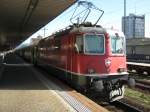 Re 4/4 II 11131 mit Dispo Basel im Bahnhof Basel Bad Bf.