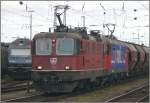 Re 4/4 II 11246 und 620 088-5 ziehen einen Getreidezug aus Kleinhnigen Hafen durch Basel Bad Bf.